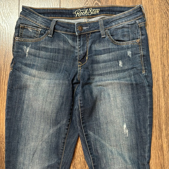 Ladies Old Navy “rockstar” skinny jeans - Picture 3 of 8